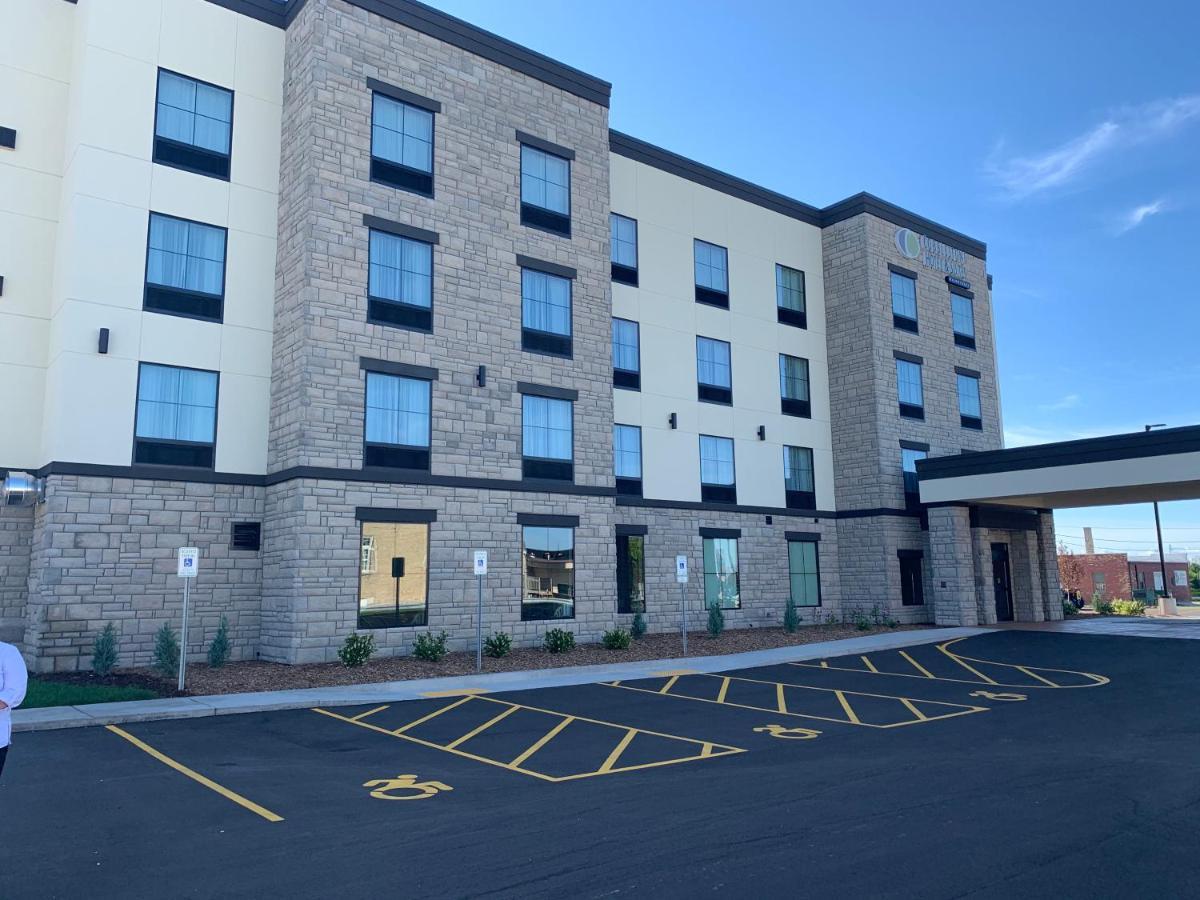 Cobblestone Hotel & Suites - トゥーリヴァース エクステリア 写真