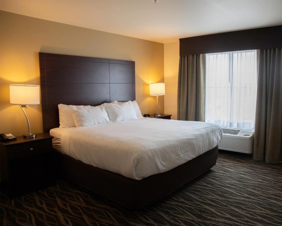 Cobblestone Hotel & Suites - トゥーリヴァース エクステリア 写真