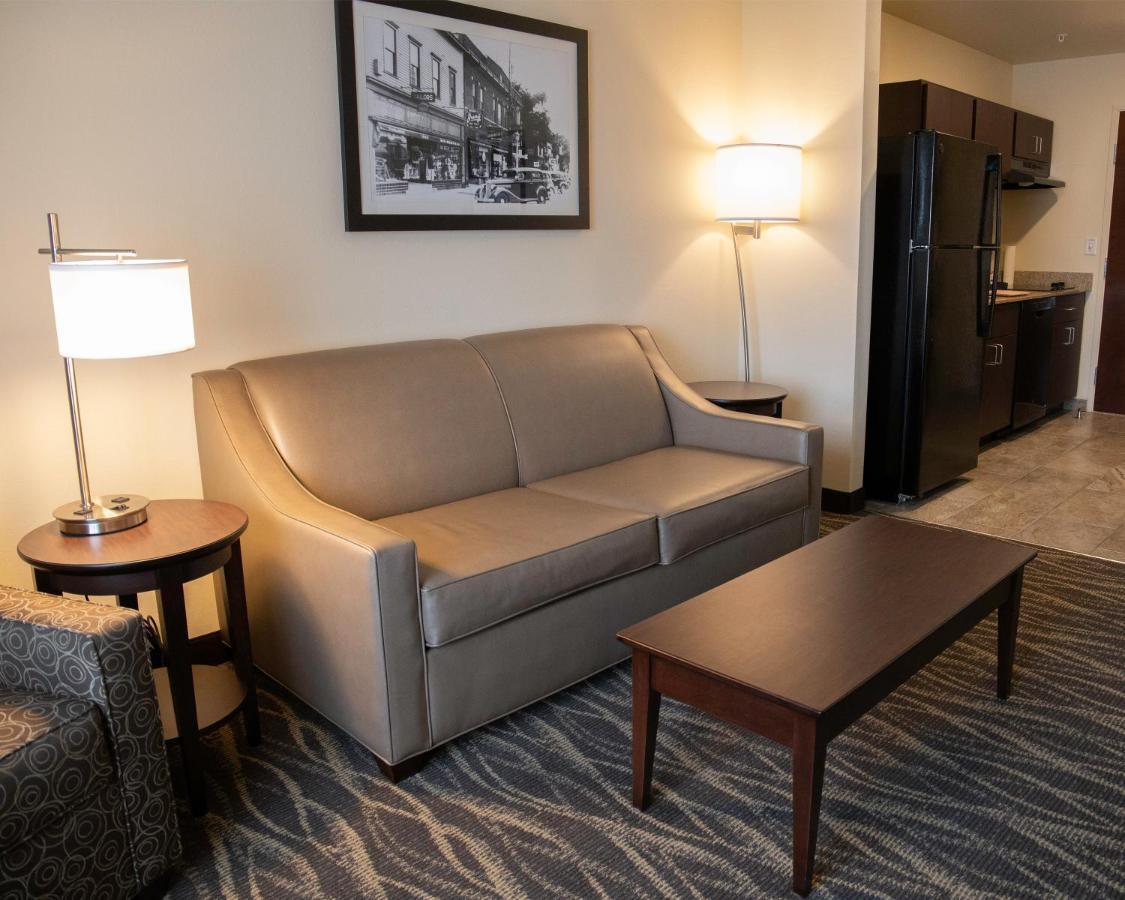 Cobblestone Hotel & Suites - トゥーリヴァース エクステリア 写真