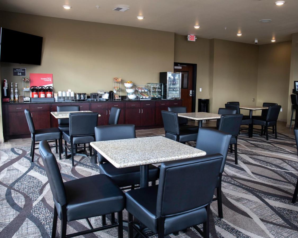 Cobblestone Hotel & Suites - トゥーリヴァース エクステリア 写真