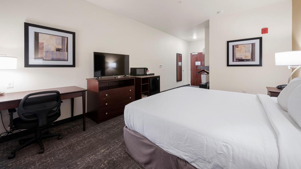 Cobblestone Hotel & Suites - トゥーリヴァース エクステリア 写真