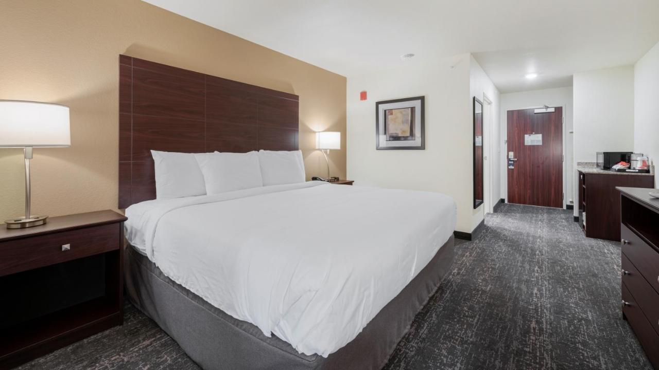 Cobblestone Hotel & Suites - トゥーリヴァース エクステリア 写真